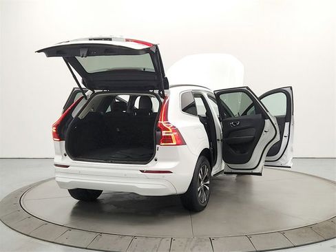 Used 2023 Volvo XC60 B5 Core image 14