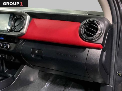Used 2022 Toyota Tacoma SR5 w/ Technology Package RWD image 19