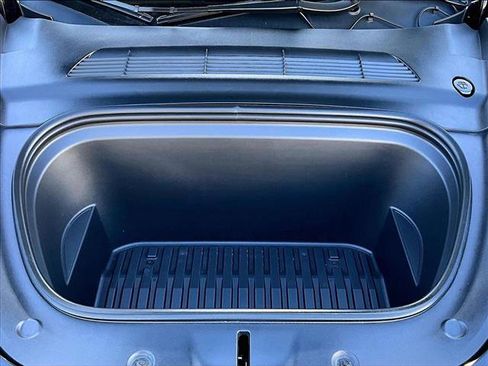 Used 2023 Tesla Model Y Performance image 11