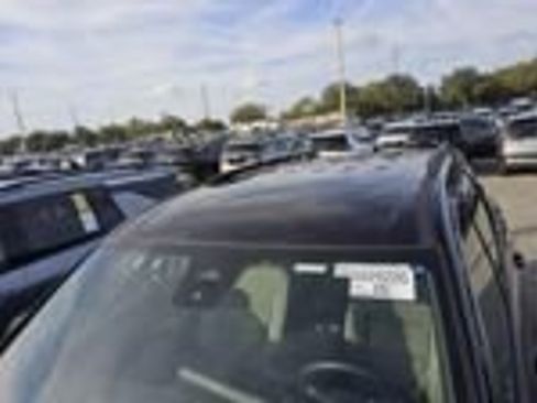 Used 2025 Chevrolet Traverse LT image 9