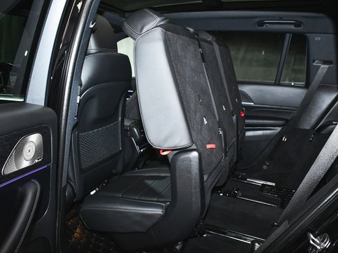 Used 2025 Mercedes-Benz GLS 450 4MATIC image 67