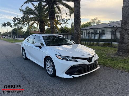 Used 2018 Toyota Camry LE w/ Convenience Package FWD image 4