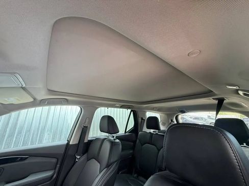 Used 2025 Honda Pilot Touring image 14