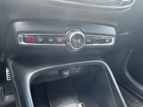 Used 2019 Volvo XC40 T5 R-Design image 22
