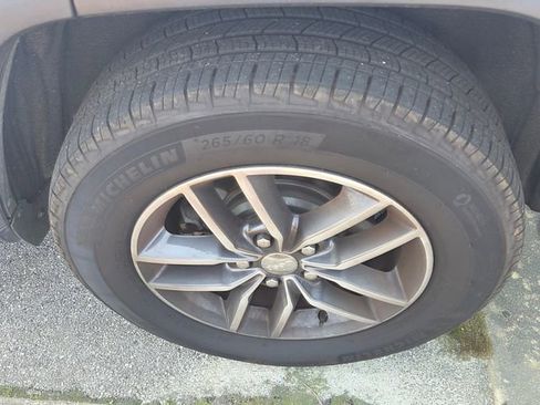 Used 2017 Jeep Grand Cherokee Limited image 5