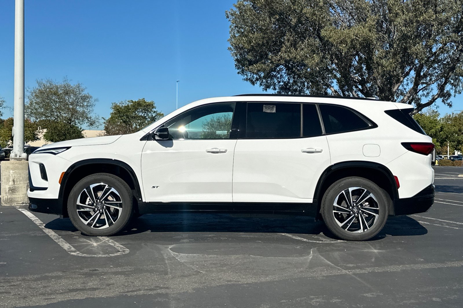 Used 2026 Buick Enclave Sport Touring FWD image 7
