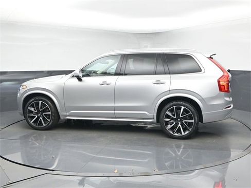 Used 2022 Volvo XC90 T6 Momentum w/ Advanced Package image 5