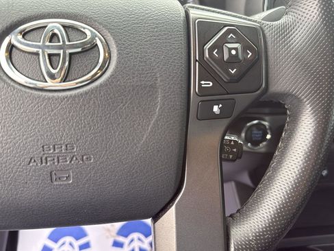 Used 2017 Toyota Tacoma TRD Sport w/ Tow Package image 12