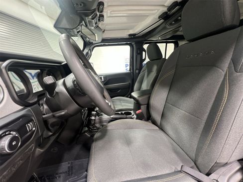 Used 2024 Jeep Wrangler Sahara image 11
