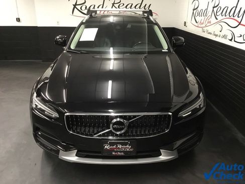 Used 2020 Volvo V90 T6 Cross Country image 4