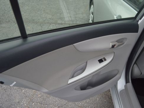 Used 2011 Toyota Corolla LE FWD image 18