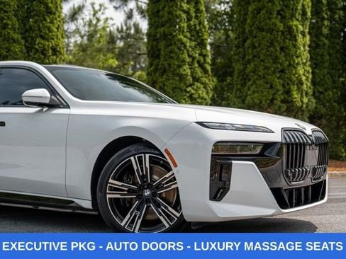 Used 2023 BMW i7 xDrive60 w/ Executive Package 2 AWD/4WD image 7