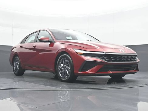 Used 2024 Hyundai Elantra SEL FWD image 33