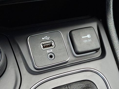 Certified 2019 Jeep Cherokee Latitude Plus AWD/4WD image 24