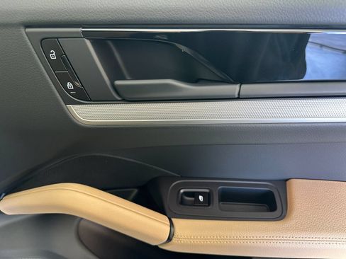 Certified 2026 Porsche Cayenne AWD/4WD image 20