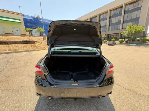Used 2020 Toyota Camry SE FWD image 19