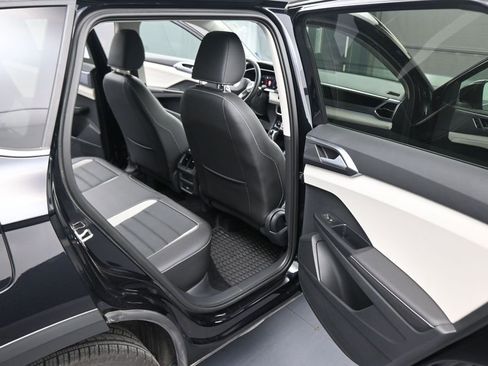 Used 2025 Volkswagen Taos SEL AWD/4WD image 43