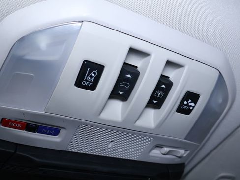 Used 2022 Subaru Ascent Limited w/ Technology Package image 32