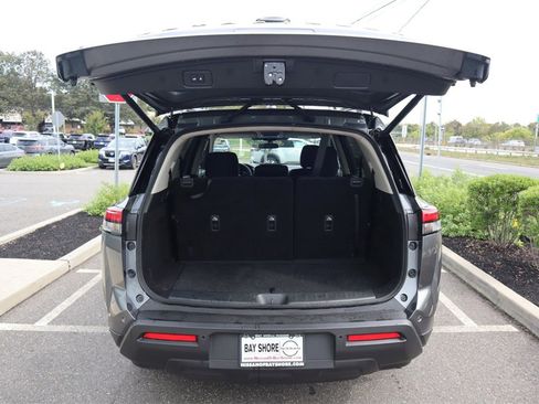 Certified 2025 Nissan Pathfinder SV image 28