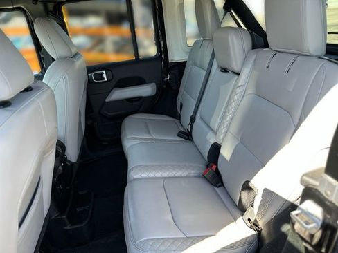 Used 2022 Jeep Wrangler Unlimited Sahara image 26