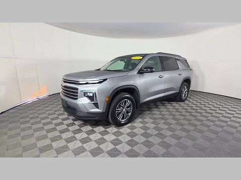 Used 2024 Chevrolet Traverse LT AWD/4WD image 48