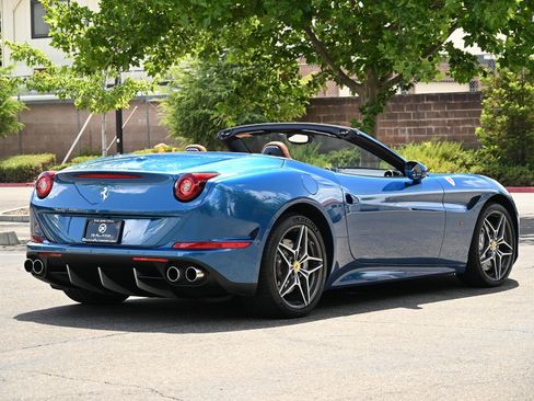 Used 2015 Ferrari California T RWD image 18