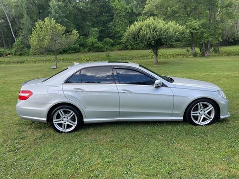 Used 2013 Mercedes-Benz E 350 4MATIC Sedan image 2