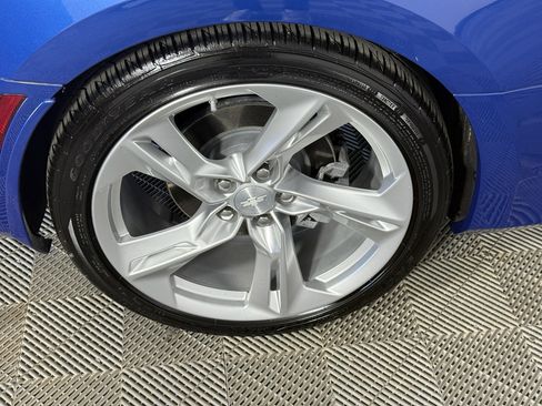 Used 2022 Chevrolet Camaro LT w/ RS Package image 7