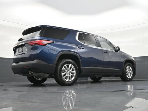 Used 2023 Chevrolet Traverse LS FWD image 28