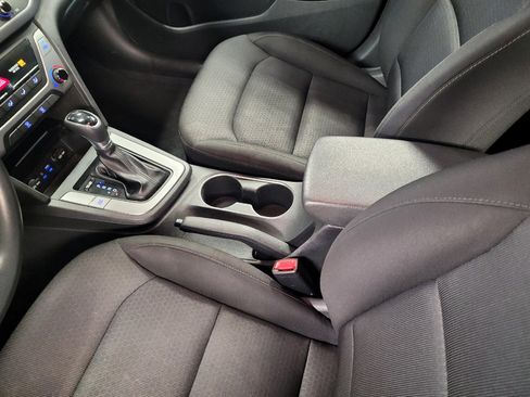 Used 2018 Hyundai Elantra SE image 26