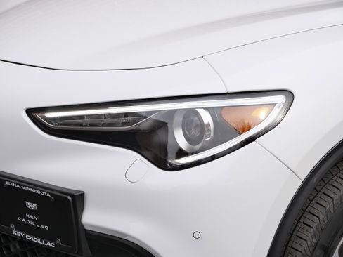 Used 2023 Alfa Romeo Stelvio Ti image 5