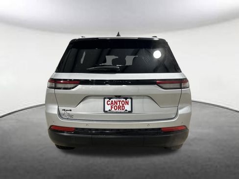 Used 2024 Jeep Grand Cherokee Altitude image 4