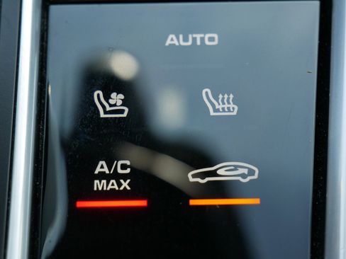 Used 2018 Porsche Panamera 4 image 30