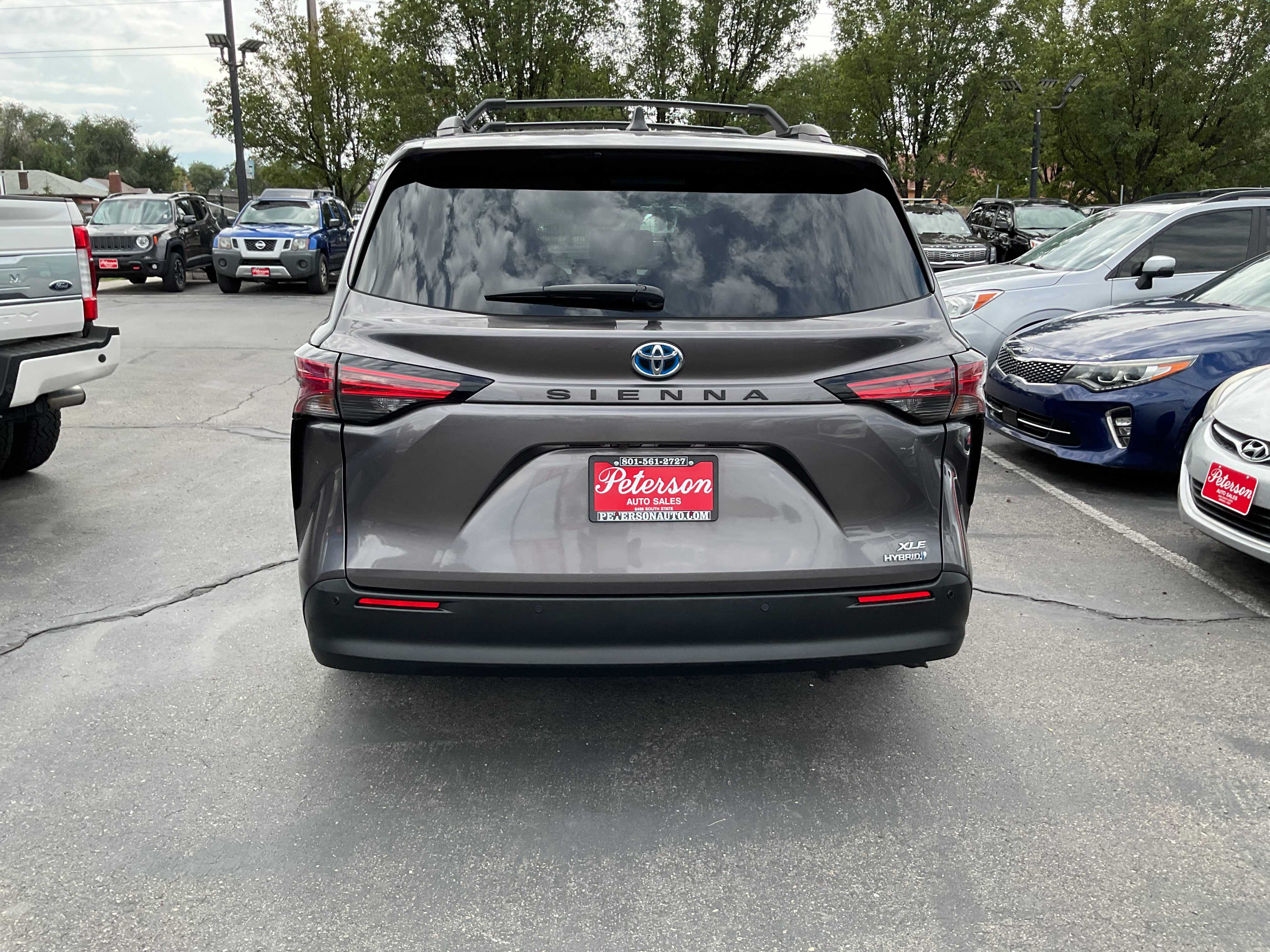 Used 2022 Toyota Sienna XLE w/ XLE Plus Package FWD image 8
