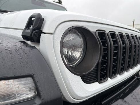 Used 2024 Jeep Wrangler Unlimited Sport AWD/4WD image 9