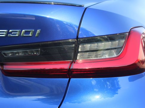 Used 2023 BMW 330i Sedan w/ M Sport Package image 64