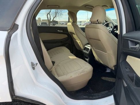 Used 2016 Ford Edge SE image 9