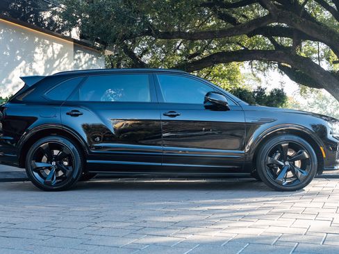 Used 2023 Bentley Bentayga Extended Wheelbase image 5