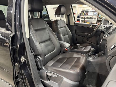 Used 2017 Volkswagen Tiguan S image 33