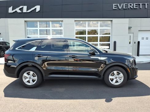 Certified 2026 Kia Sorento LX FWD image 2