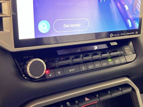 Used 2024 Toyota Tundra Limited image 21