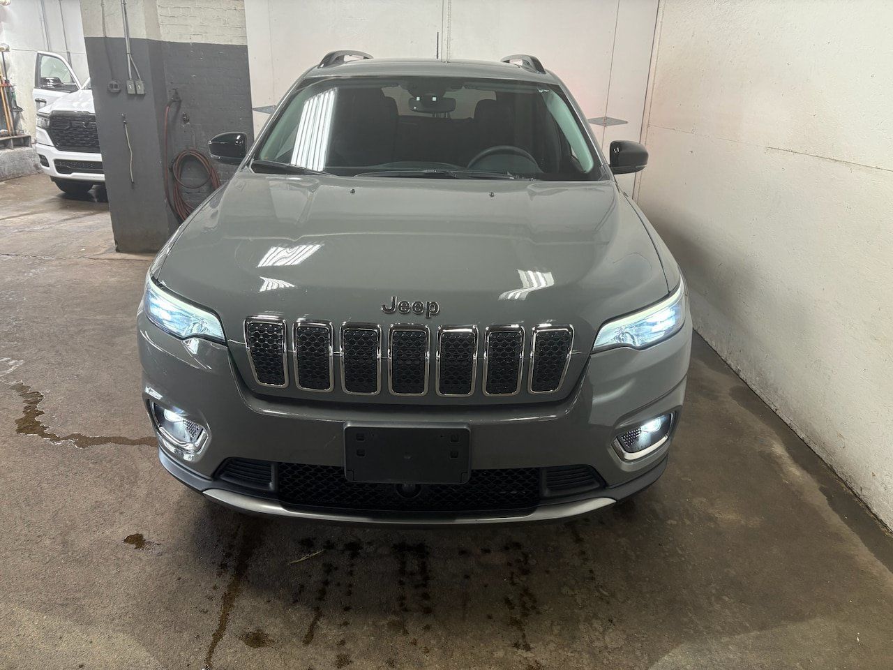 Used 2022 Jeep Cherokee Limited w/ Mopar Interior Package AWD/4WD image 5