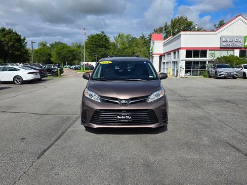 Used 2018 Toyota Sienna LE AWD/4WD image 3