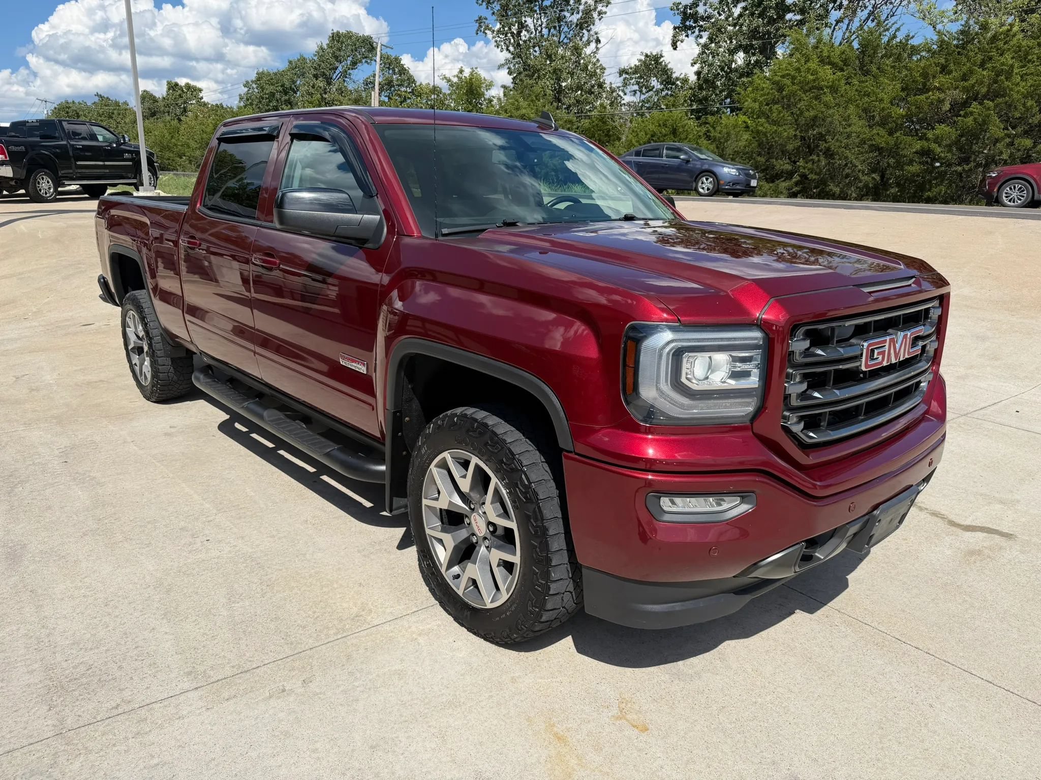 Used 2017 GMC Sierra 1500 SLT AWD/4WD image 3