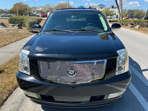 Used 2011 Cadillac Escalade EXT Luxury image 3