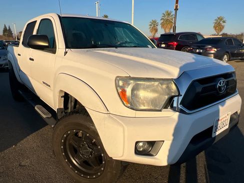 Used 2015 Toyota Tacoma PreRunner image 3
