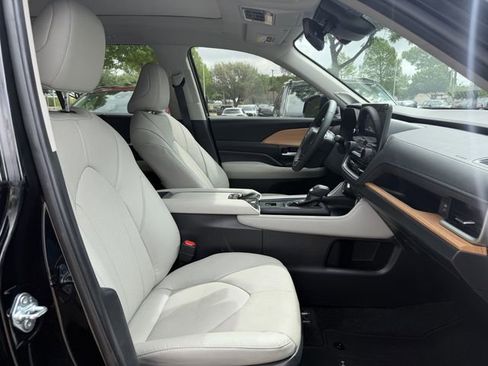 Used 2024 Toyota Grand Highlander Limited image 31