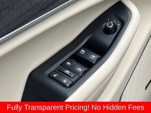 Used 2022 Jeep Grand Cherokee L Limited AWD/4WD image 29