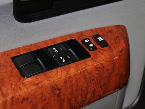 Used 2020 Toyota Sequoia Platinum image 69