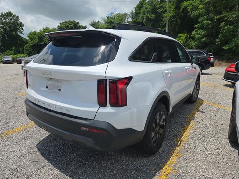 Used 2022 Kia Sorento S w/ Panoramic Sunroof Package AWD/4WD image 4